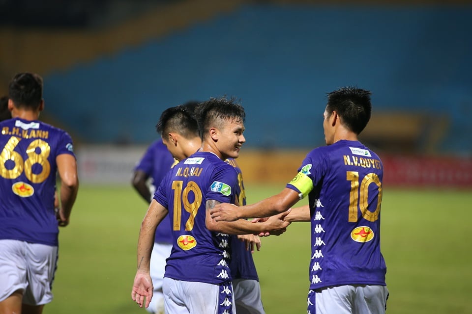 CLB Hà Nội 5-1 CLB TP.HCM: Văn Quyết, Quang Hải tỏa sáng rực rỡ - 9 CLB Hà Nội 5-1 CLB TP.HCM: Văn Quyết, Quang Hải tỏa sáng rực rỡ - 9