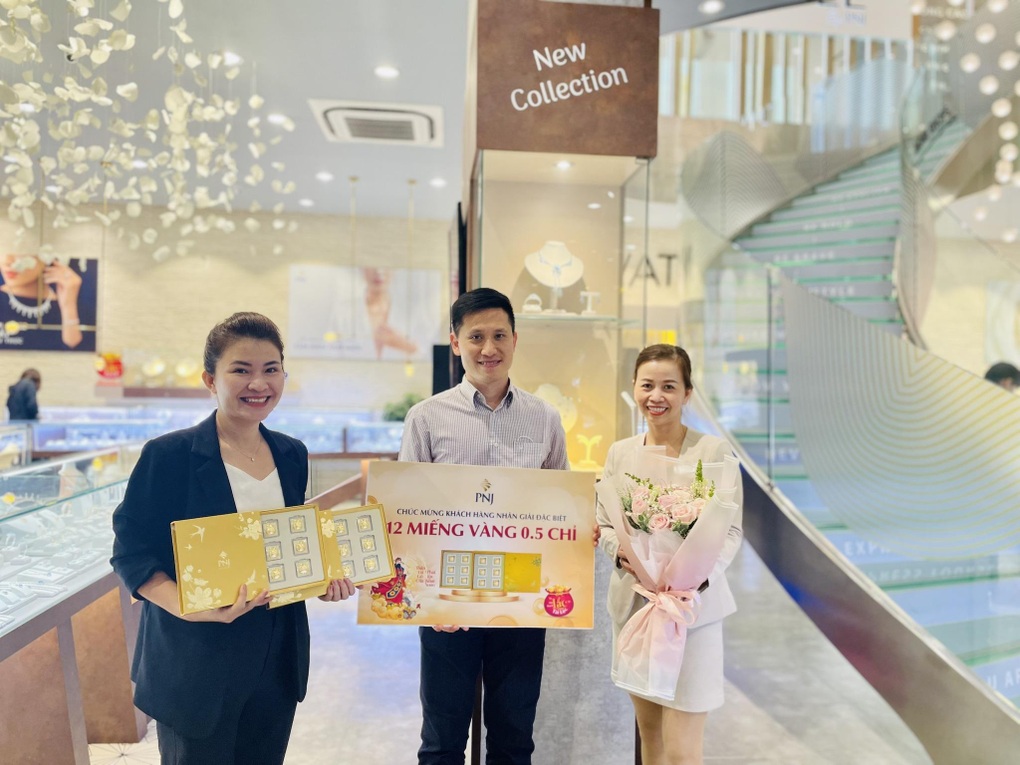 Khách hàng PNJ mua vàng lại trúng thêm vàng - 1 Khách hàng PNJ mua vàng lại trúng thêm vàng - 1
