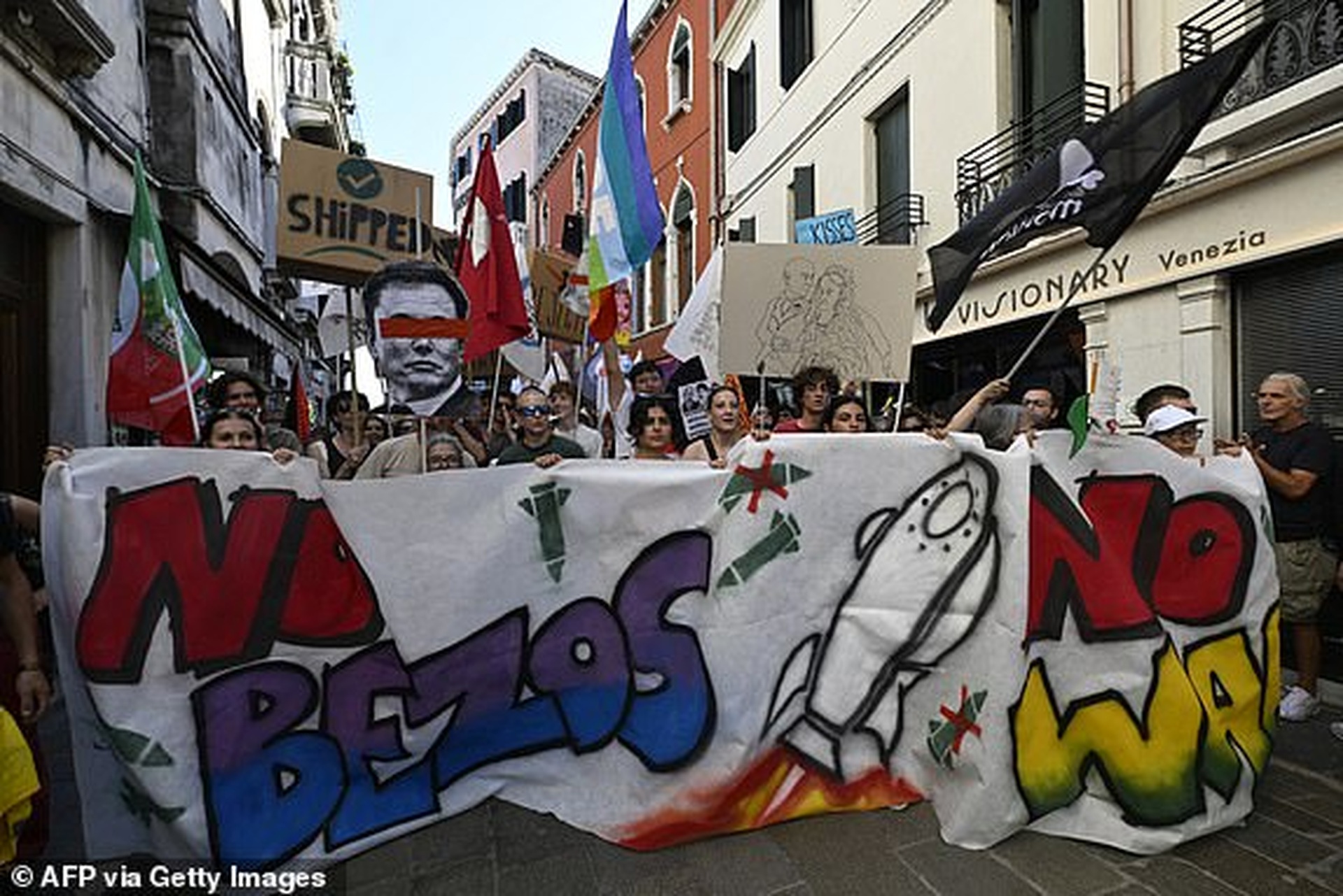 Tỷ phú Jeff Bezos và MC gợi cảm kết thúc tiệc cưới 3 ngày, tốn 55 triệu USD - 5 Tỷ phú Jeff Bezos và MC gợi cảm kết thúc tiệc cưới 3 ngày, tốn 55 triệu USD - 5