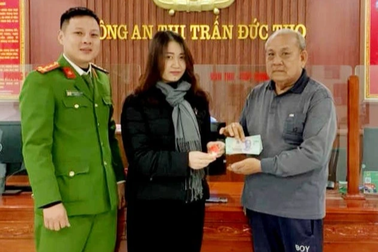 Nhặt được 3 chỉ vàng, cô gái vội tìm người trả lại