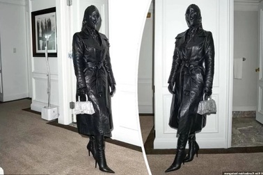 Cây đồ da "kín từ đầu đến chân" của Kim Kardashian