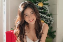 Hot girl giống diễn viên nổi tiếng Thái Lan khoe ảnh gợi cảm đón Giáng sinh