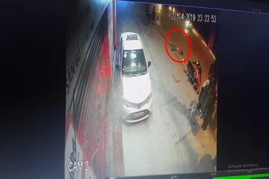 Clip "xe điên" gây tai nạn liên hoàn trên đường Láng