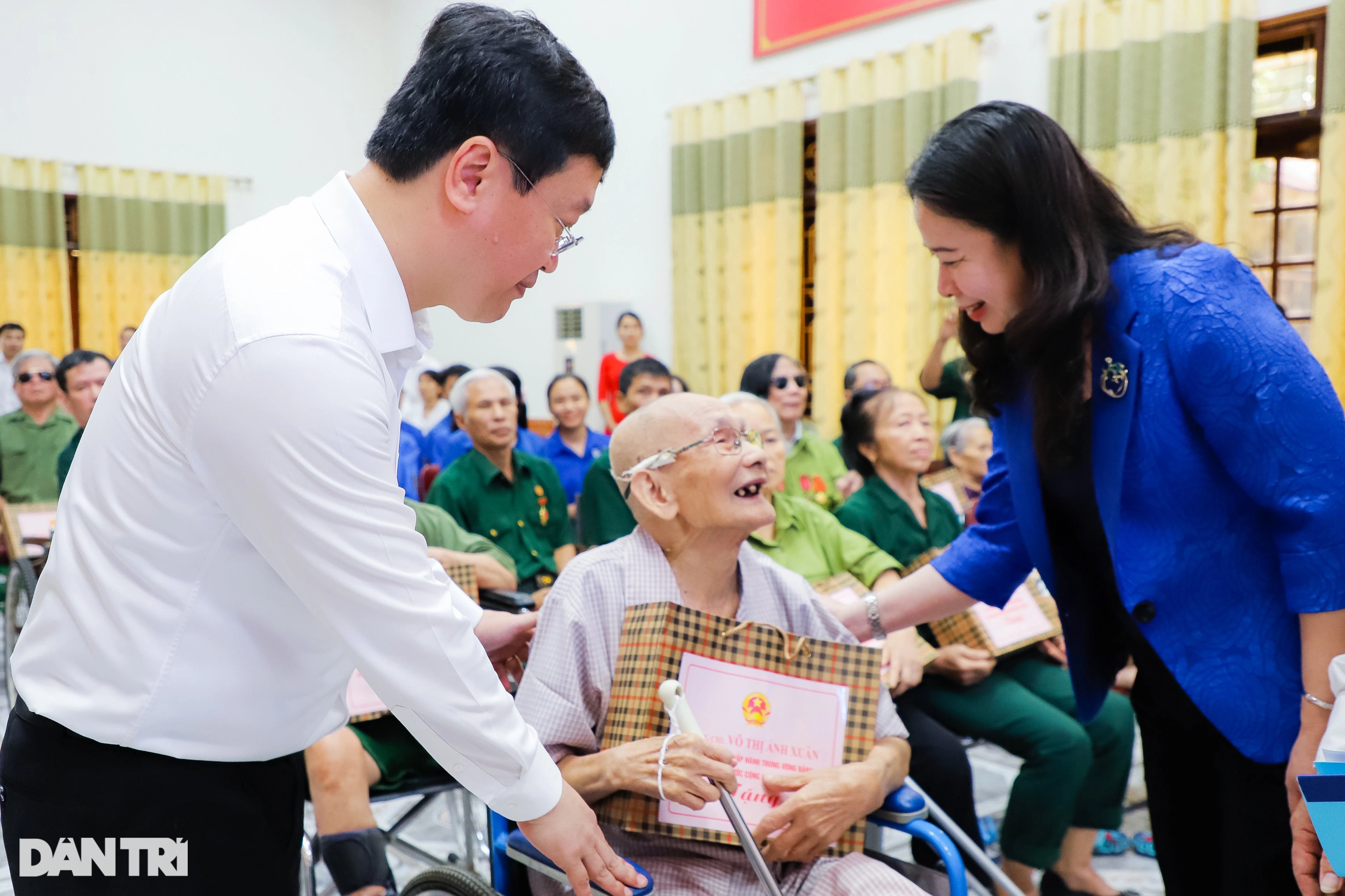 Phó Chủ tịch nước thăm, tặng quà thương, bệnh binh nặng tại Nghệ An - 5 Phó Chủ tịch nước thăm, tặng quà thương, bệnh binh nặng tại Nghệ An - 5