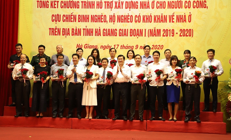 Bàn giao hơn 3.300 nhà ở cho người có công, cựu chiến binh hộ nghèo - 2 Bàn giao hơn 3.300 nhà ở cho người có công, cựu chiến binh hộ nghèo - 2