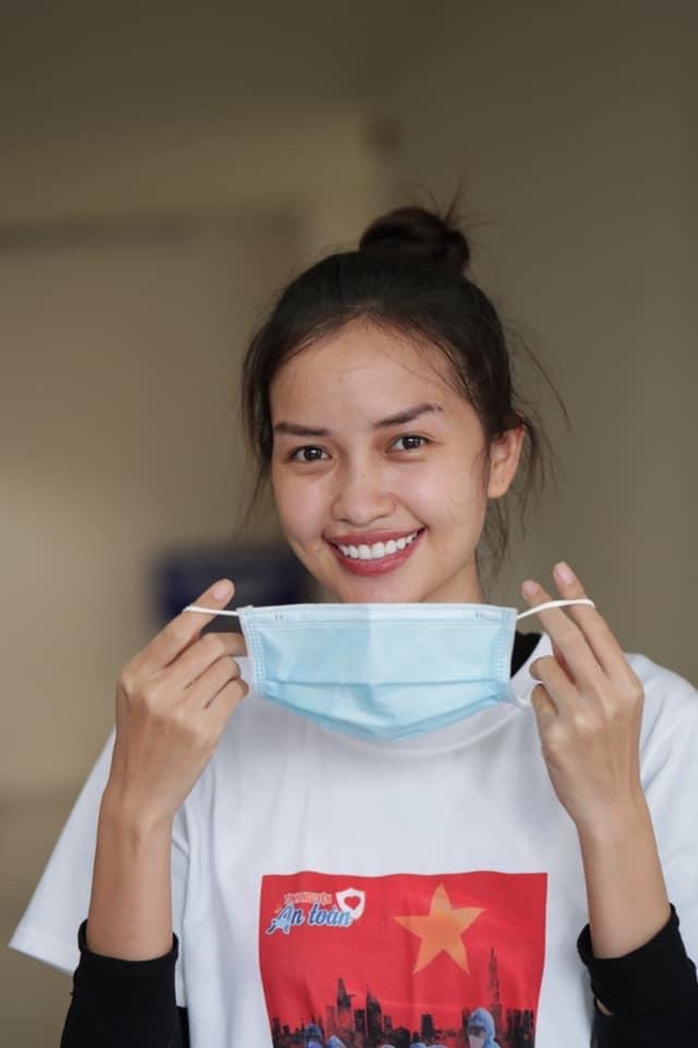 Soi mặt mộc và bảng thành tích thi đâu thắng đó của tân Hoa hậu - 16 Soi mặt mộc và bảng thành tích thi đâu thắng đó của tân Hoa hậu - 16