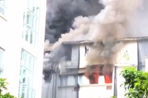 Khói đen nghi ngút bao trùm tòa nhà 10 tầng giữa trung tâm TPHCM