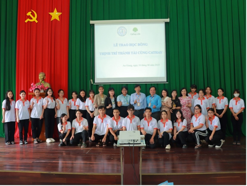 Cathay Life Việt Nam trao học bổng cho sinh viên tại khu vực Cần Thơ - 2 Cathay Life Việt Nam trao học bổng cho sinh viên tại khu vực Cần Thơ - 2