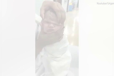 Y tá bị đuổi việc vì đùa nghịch với gương mặt em bé mới sinh