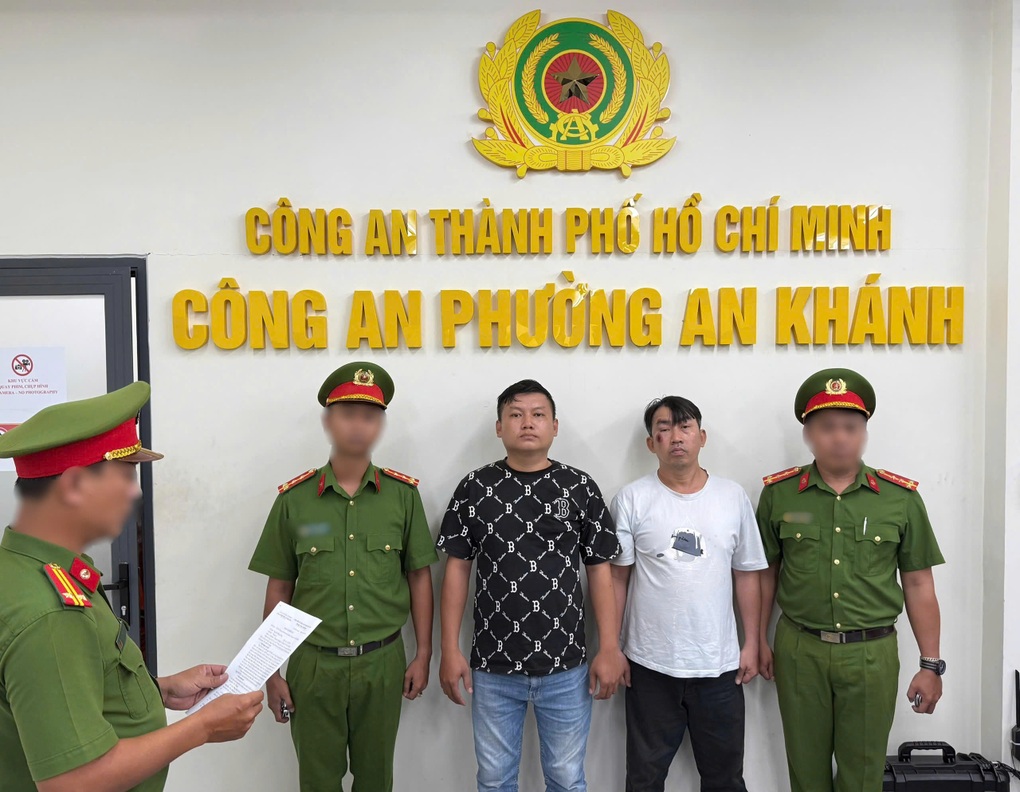Bắt giam 2 gã đánh nhau vì tiếng còi xe ở TPHCM - 1