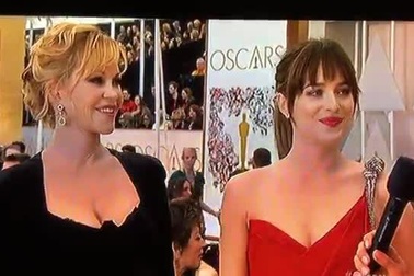 Dakota Johnson điệu đà dự Oscar