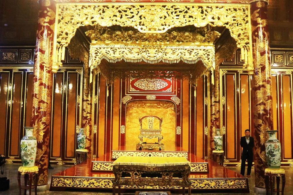 Sẽ tái trưng bày ngai vua triều Nguyễn tại điện Thái Hòa sau phục chế - 1 Sẽ tái trưng bày ngai vua triều Nguyễn tại điện Thái Hòa sau phục chế - 1