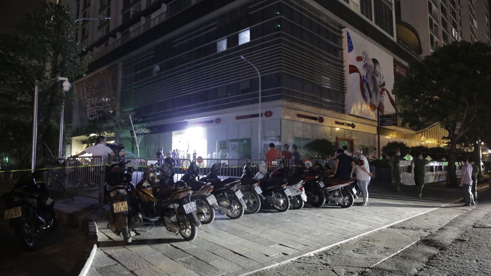 2 thi thể nằm dưới chân tòa chung cư ở Hà Nội - 2 2 thi thể nằm dưới chân tòa chung cư ở Hà Nội - 2