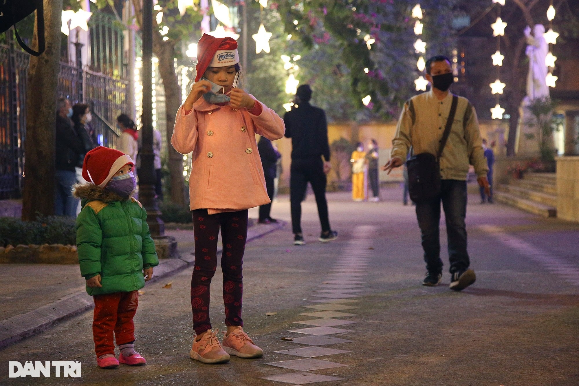 Hà Nội có một đêm Noel khác thường - 13 Hà Nội có một đêm Noel khác thường - 13