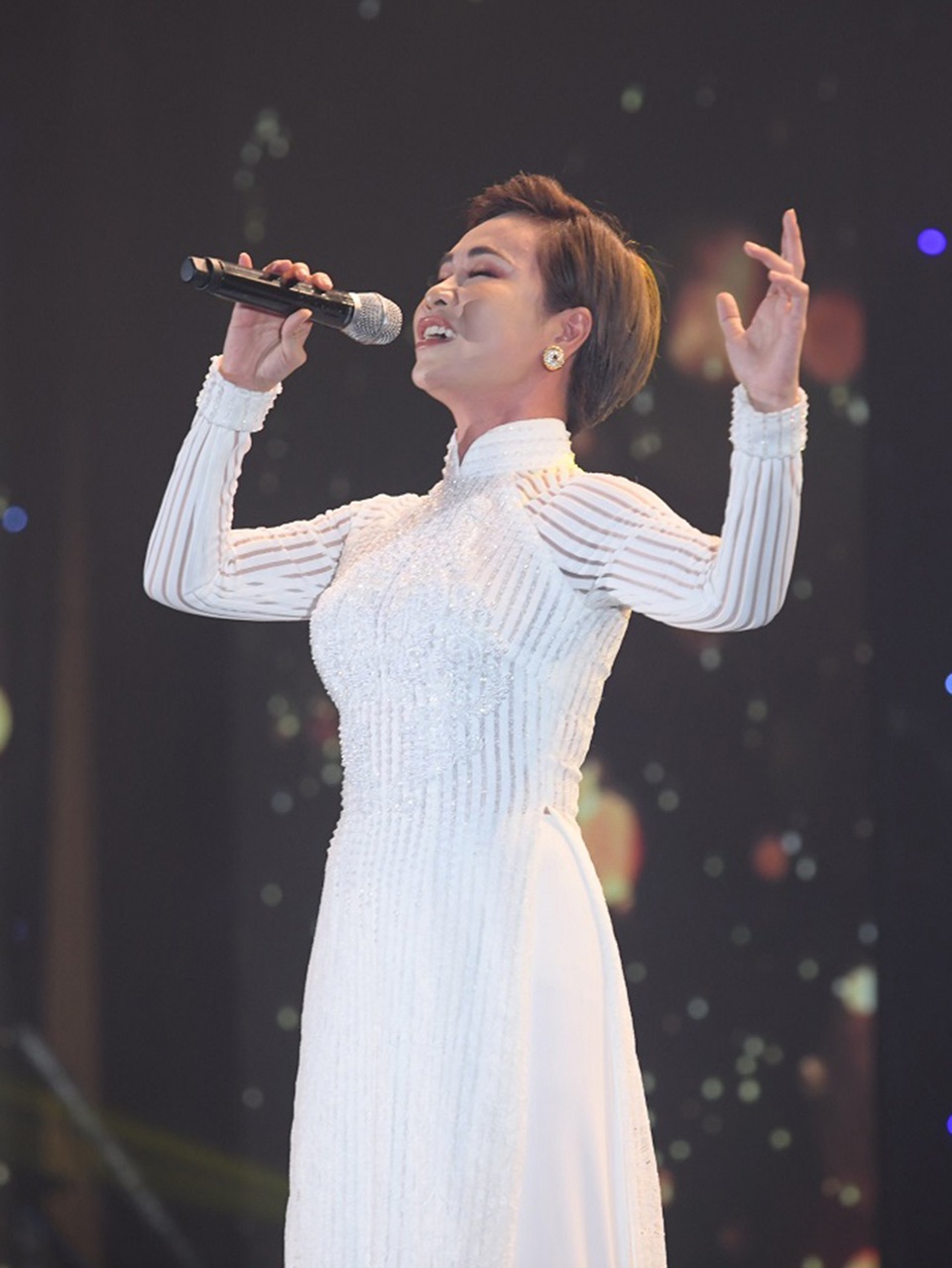 Bộ đôi Quán quân-Á quân Vietnam Idol Uyên Linh-Văn Mai Hương hội ngộ - 3 Bộ đôi Quán quân-Á quân Vietnam Idol Uyên Linh-Văn Mai Hương hội ngộ - 3