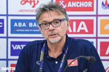 HLV Troussier: "Không đội nào ở SEA Games 32 vượt trội U22 Việt Nam"