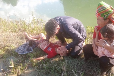 Chiến sĩ công an nhảy xuống hồ thủy điện cứu 2 cháu nhỏ đuối nước