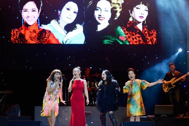 Khoảnh khắc ấn tượng của 4 Diva nhạc Việt trên sân khấu