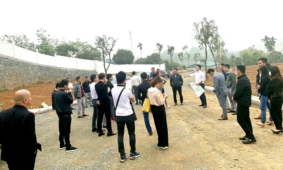 Nhân viên kinh doanh đa cấp lao vào cơn sốt đất làm môi giới - 1 Nhân viên kinh doanh đa cấp lao vào cơn sốt đất làm môi giới - 1