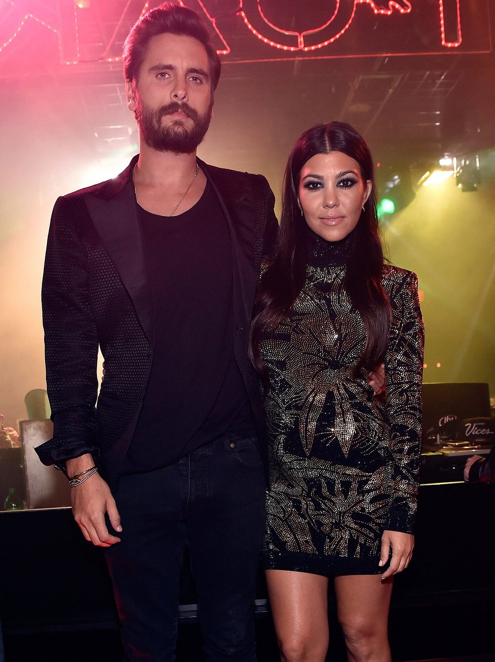 Kourtney Kardashian hôn say đắm chồng cũ Hoa hậu Mỹ - 7 Kourtney Kardashian hôn say đắm chồng cũ Hoa hậu Mỹ - 7