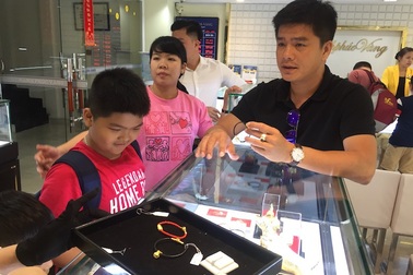 Tiền Bitcoin xuất hiện trong ngày Vía Thần Tài