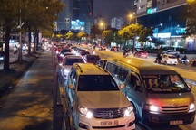 Hà Nội: Bị rào chắn làm hầm chui, đường Lê Văn Lương tắc nghiêm trọng