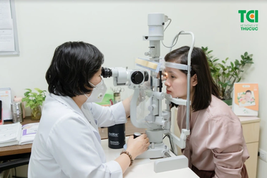 Nguy cơ nhược thị do đeo kính không đúng với độ cận của mắt