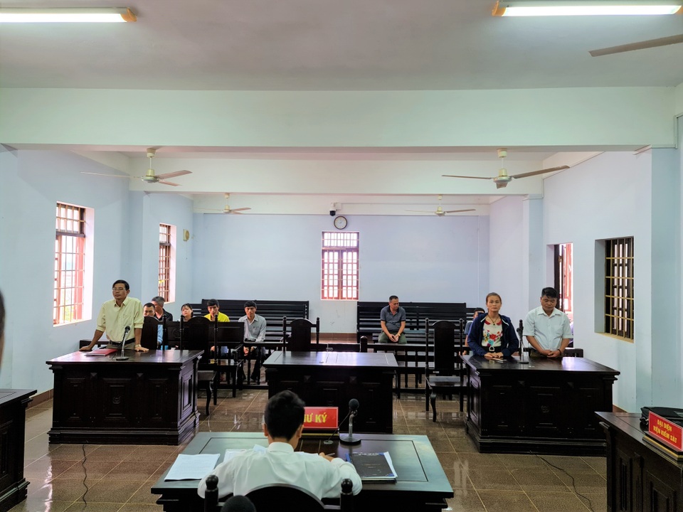 Chủ tịch xã thua kiện, phải trả lại tượng đá cho dân - 1 Chủ tịch xã thua kiện, phải trả lại tượng đá cho dân - 1