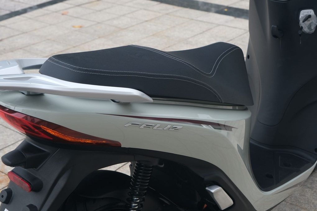 VinFast Feliz bổ sung thiết kế 2 pin, nhân đôi hiệu năng vận hành - 2 VinFast Feliz bổ sung thiết kế 2 pin, nhân đôi hiệu năng vận hành - 2