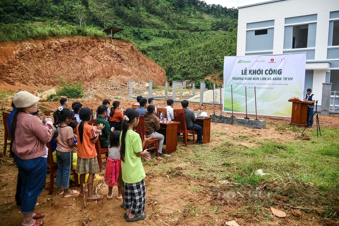 Quỹ Thiện Tâm (Tập đoàn Vingroup) tham gia hỗ trợ xây dựng "Điểm trường mơ ước" tại thôn Abaanh 1, xã Tr'hy, huyện Tây Giang, tỉnh Quảng Nam (Ảnh: VG).