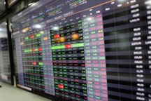 VN-Index tăng gần 20 điểm, nhà đầu tư xoay như chong chóng