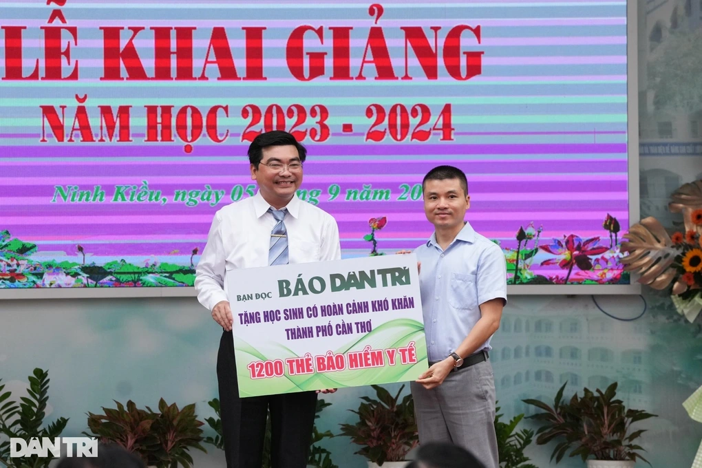 Cùng chung tay tặng học sinh khó khăn BHYT, giảm nỗi lo trước năm học mới - 6 Cùng chung tay tặng học sinh khó khăn BHYT, giảm nỗi lo trước năm học mới - 6