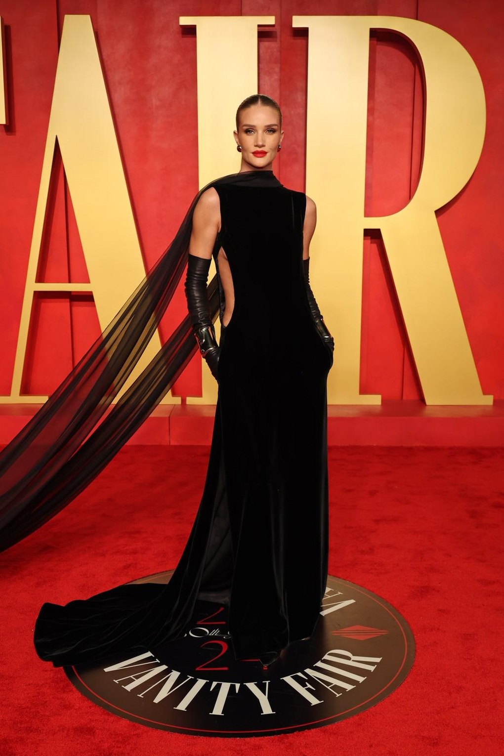 Rosé đọ dáng gợi cảm bên dàn sao Hollywood tại tiệc hậu Oscar 2024 - 6 Rosé đọ dáng gợi cảm bên dàn sao Hollywood tại tiệc hậu Oscar 2024 - 6