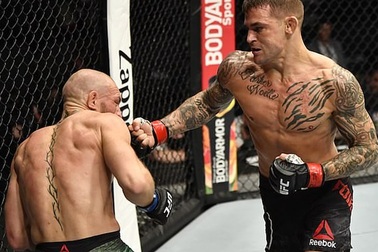 "Gã điên" McGregor phải chống nạng sau khi bị hạ knock-out