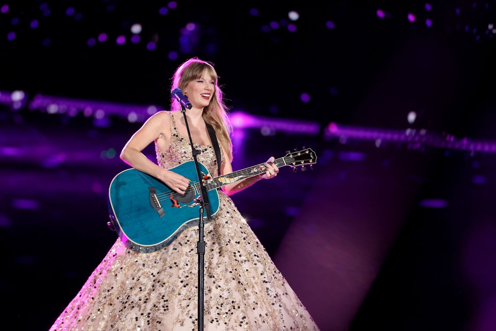 Taylor Swift âm thầm gửi 100.000 USD tặng người hâm mộ nhí bị ung thư - 2