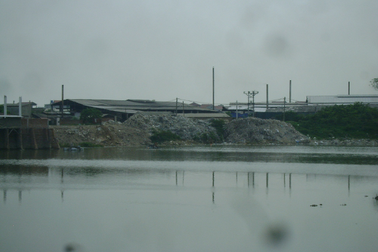 Xử lý "điểm nóng" ô nhiễm để bảo vệ dòng sông Cầu