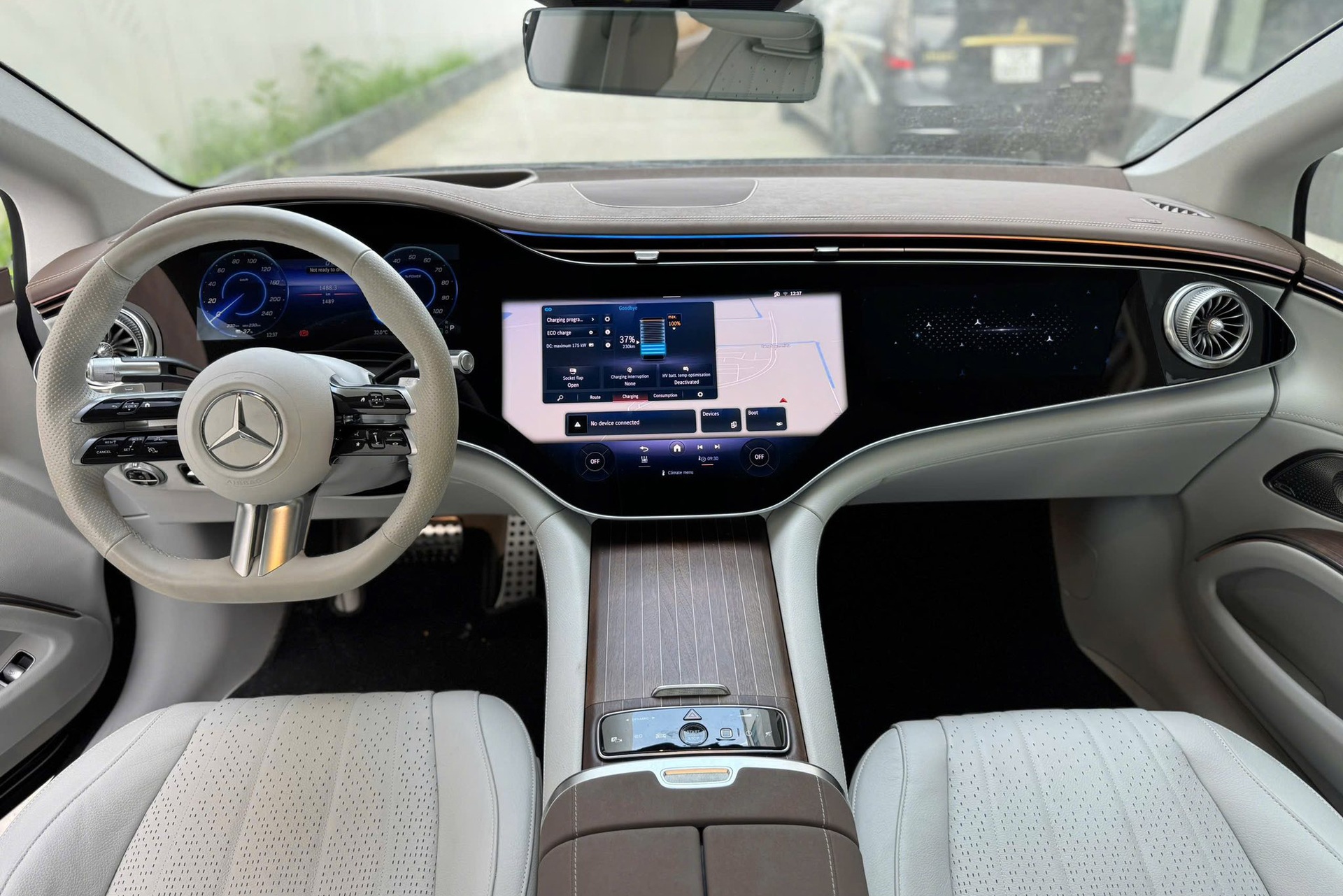 Xe sang chạy điện Mercedes-Benz EQS mất giá 2,4 tỷ sau chỉ 1.500km lăn bánh - 6 Xe sang chạy điện Mercedes-Benz EQS mất giá 2,4 tỷ sau chỉ 1.500km lăn bánh - 6