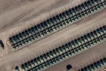 Ảnh vệ tinh hé lộ dàn máy bay, xe tăng Nga áp sát Ukraine