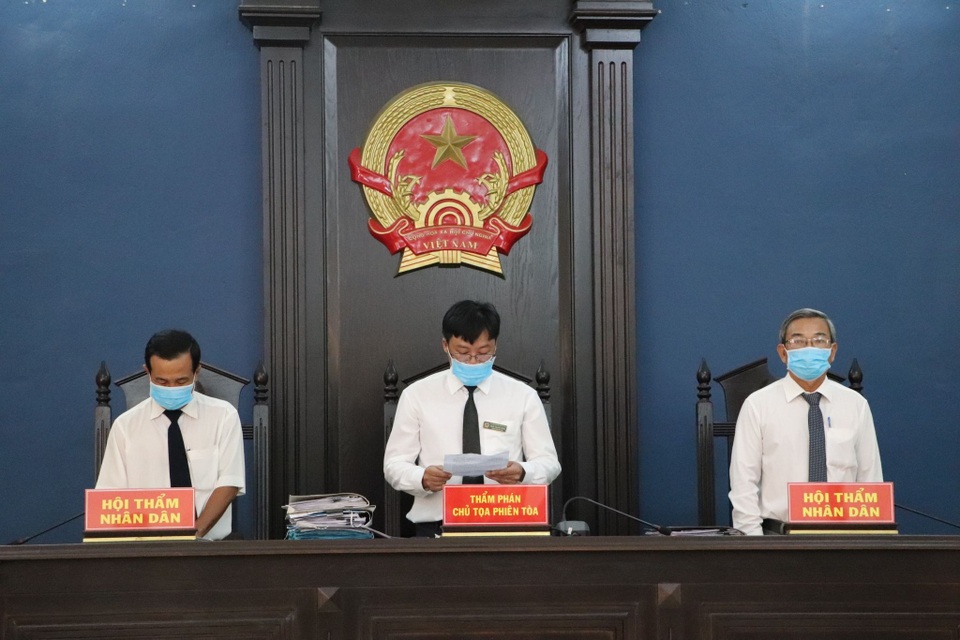 Thầy giáo quan hệ với nhiều nam sinh lãnh án - 2 Thầy giáo quan hệ với nhiều nam sinh lãnh án - 2