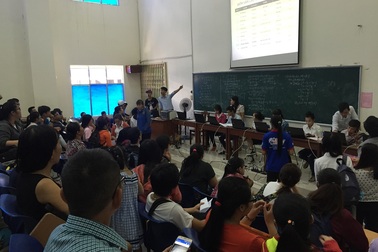 Thí sinh chờ hơn 2 tiếng đồng hồ để được đăng ký… online