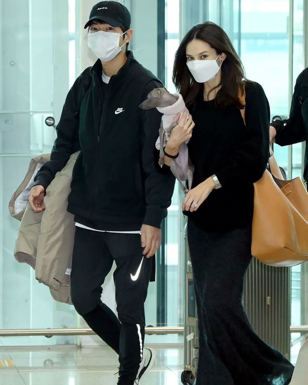 Song Joong Ki lần đầu lên tiếng về tin đồn vợ sắp cưới có con riêng - 2 Song Joong Ki lần đầu lên tiếng về tin đồn vợ sắp cưới có con riêng - 2