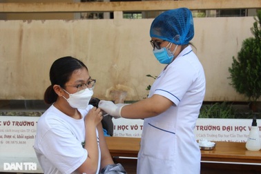 Cần Thơ tạm ngưng tiêm lô vaccine gia hạn cho học sinh