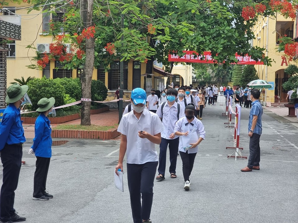 Hải Phòng: Đề thi Văn vừa sức, nhiều thí sinh tự tin hoàn thành tốt bài thi - 2 Hải Phòng: Đề thi Văn vừa sức, nhiều thí sinh tự tin hoàn thành tốt bài thi - 2
