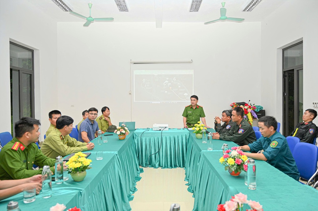 Huy động chó nghiệp vụ tìm du khách mất tích trong rừng Cúc Phương - 2 Huy động chó nghiệp vụ tìm du khách mất tích trong rừng Cúc Phương - 2