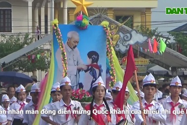 Màn đồng diễn mừng Quốc khánh của thiếu nhi quê Bác