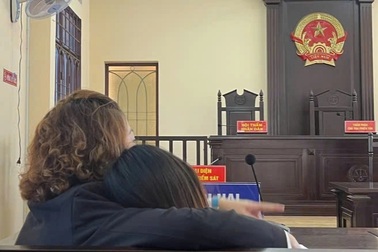 Bị hại ngất xỉu, tòa hoãn xét xử bác sĩ hiếp dâm thai phụ ở Đồng Nai