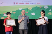 Bé 11 tuổi gây bất ngờ khi đạt Giải thưởng Thiếu nhi Dế Mèn