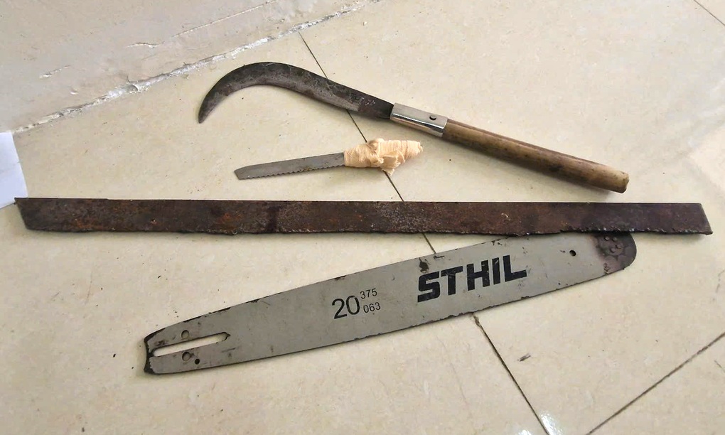 Đối tượng chém lìa tay người dân đến công an đầu thú - 2 Đối tượng chém lìa tay người dân đến công an đầu thú - 2