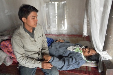 “Mẹ khó qua khỏi, nên con cố học xong đại học đi”