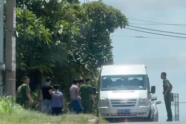 Dựng lại hiện trường vụ bác sĩ giết người tình rồi phân xác ở Đồng Nai